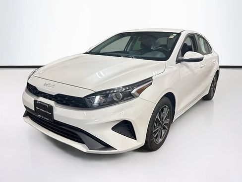 Used 2024 Kia Forte LXS w/ LXS Technology Package FWD image 3