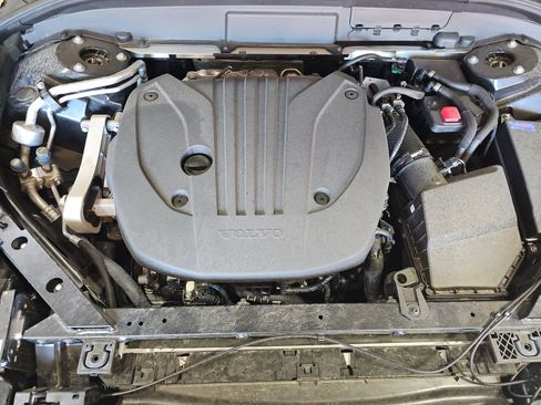 Used 2025 Volvo XC60 B5 Plus image 16