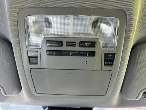 Used 2019 Toyota Highlander XLE FWD image 39