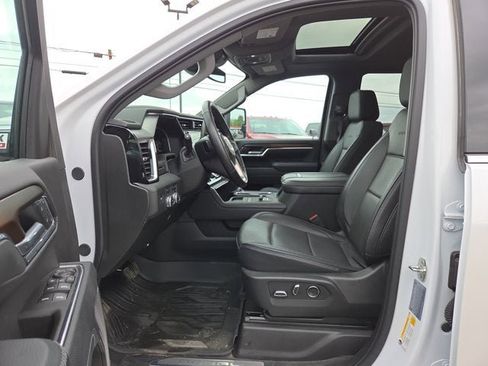 Used 2025 GMC Sierra 3500 Denali AWD/4WD image 12