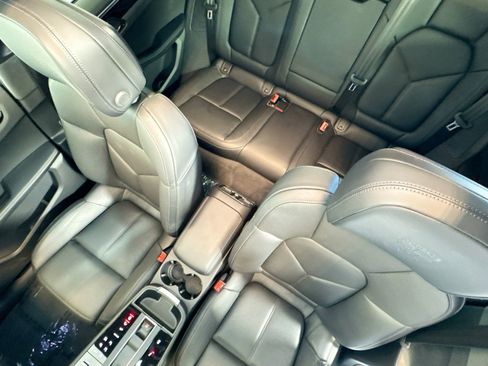 Used 2025 Porsche Macan Turbo image 19
