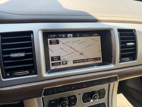 Used 2014 Jaguar XF 3.0 AWD/4WD image 18