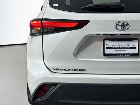 Used 2023 Toyota Highlander XLE AWD/4WD image 14