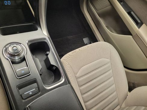 Used 2019 Ford Fusion SE image 26
