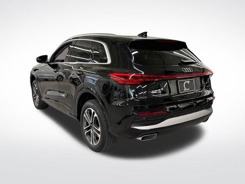 Certified 2025 Audi Q5 Premium w/ Convenience Package AWD/4WD image 3