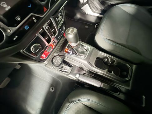 Used 2024 Jeep Wrangler Unlimited Rubicon 4xe AWD/4WD image 24