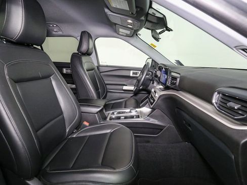 Used 2023 Ford Explorer XLT w/ Equipment Group 202A image 17