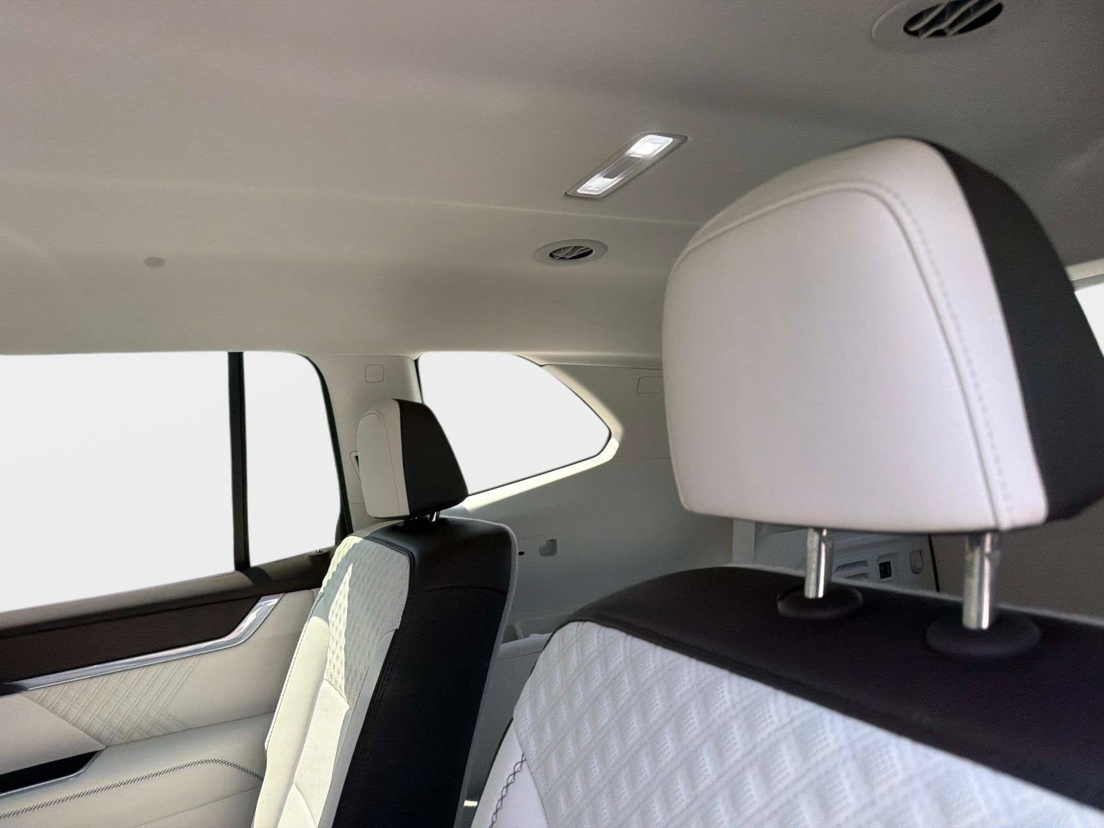 Used 2024 GMC Acadia Denali w/ Super Cruise Package FWD image 15
