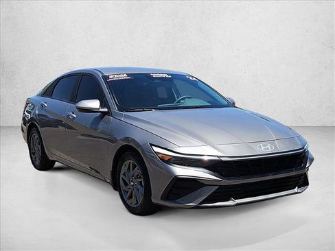 Certified 2024 Hyundai Elantra SEL FWD image 3
