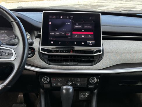 Used 2022 Jeep Compass Latitude image 3