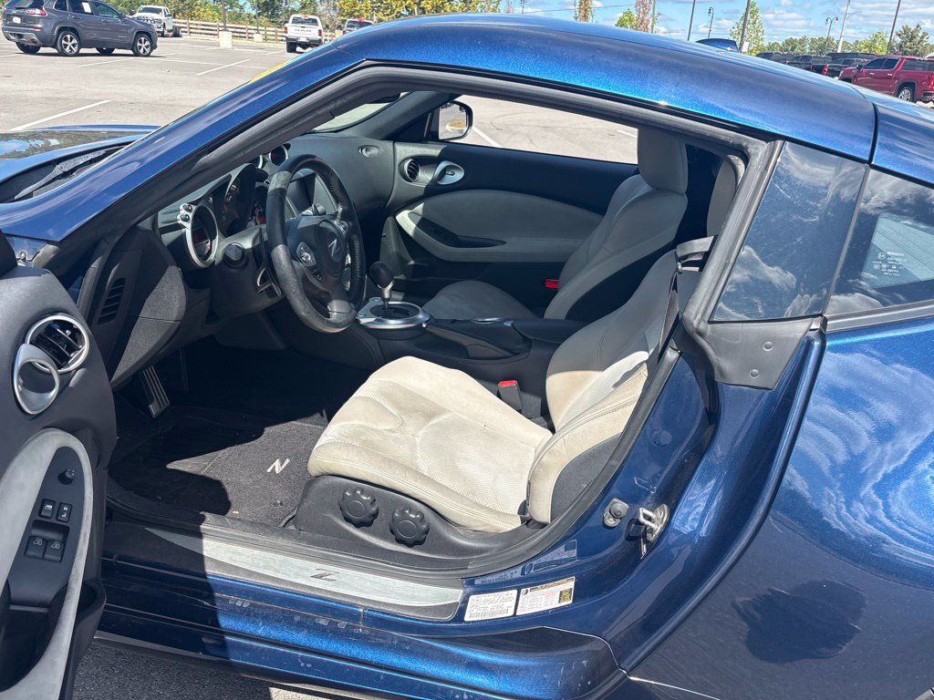 Used 2013 Nissan 370Z Touring w/ Sport Pkg RWD image 18