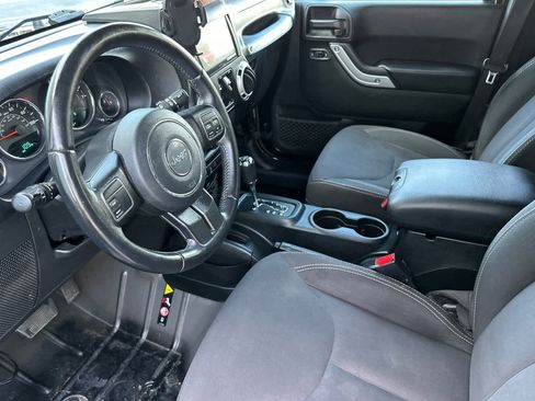 Used 2018 Jeep Wrangler Unlimited Sahara image 11