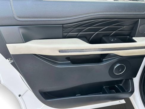 Used 2019 Ford Expedition Max Platinum AWD/4WD image 12