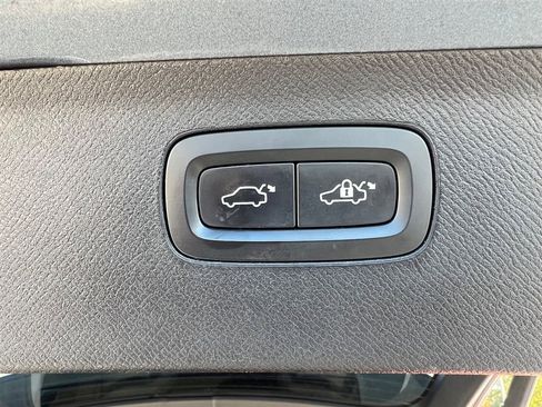 Used 2016 Volvo XC90 T6 Inscription w/ Vision Package image 25