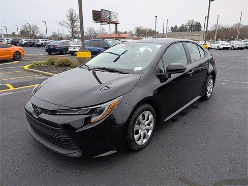 Certified 2024 Toyota Corolla LE image 3