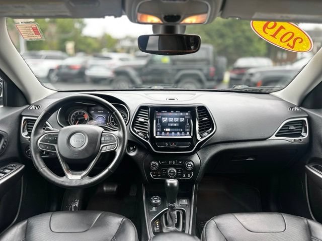 Used 2019 Jeep Cherokee Limited AWD/4WD image 16