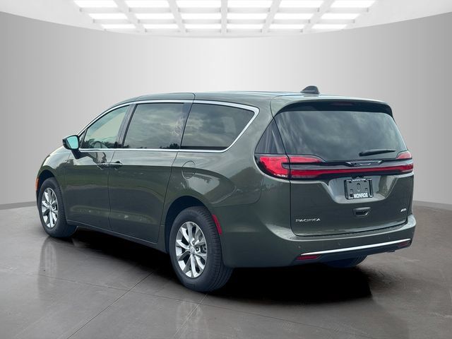 New 2027 Chrysler Pacifica Select AWD/4WD image 5