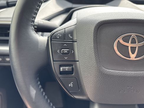 Used 2025 Toyota Prius LE FWD image 17