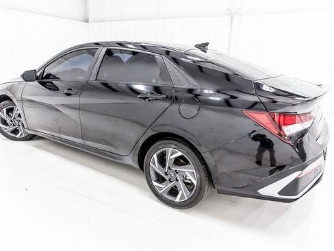 Used 2025 Hyundai Elantra SEL image 4