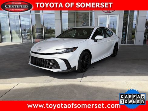 Certified 2025 Toyota Camry SE FWD image 1