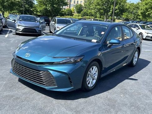 Used 2025 Toyota Camry LE w/ Convenience Package FWD image 8