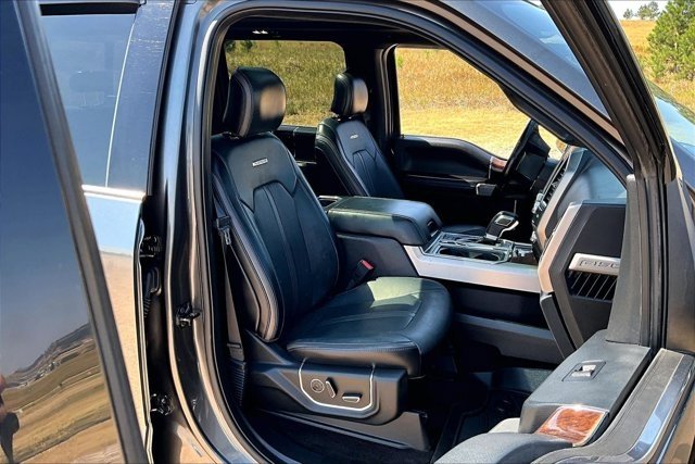 Used 2017 Ford F150 Platinum w/ Equipment Group 701A Luxury AWD/4WD image 30