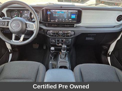 Used 2025 Jeep Wrangler Unlimited Sahara AWD/4WD image 16