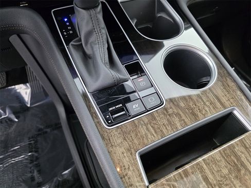 Used 2025 Toyota Sienna Platinum image 24