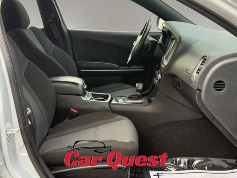 Used 2022 Dodge Charger SXT RWD image 17