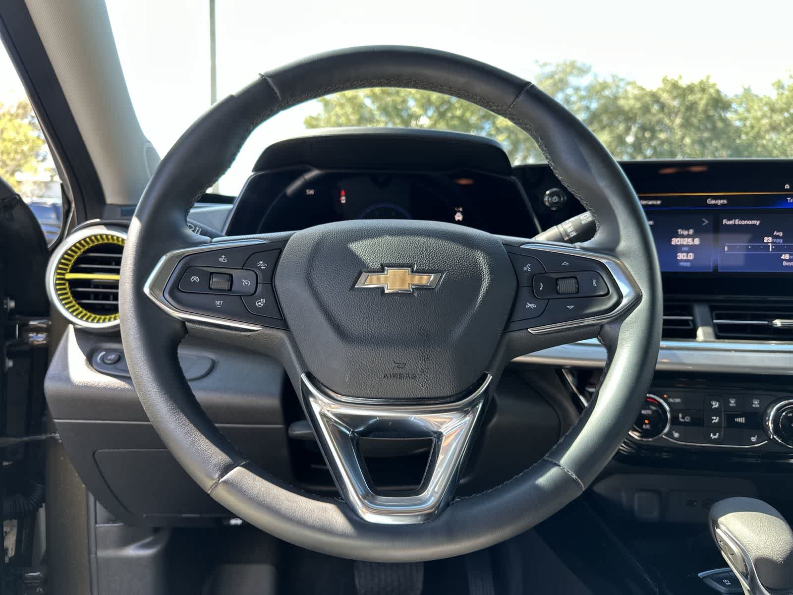 Used 2024 Chevrolet Trax LT w/ Sunroof Package FWD image 20