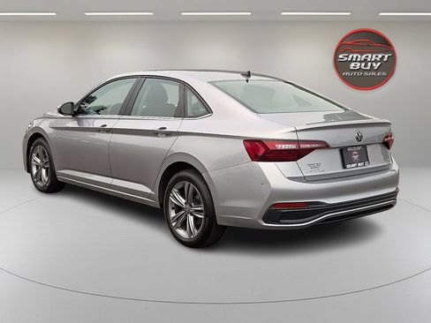 Used 2024 Volkswagen Jetta SE FWD image 7