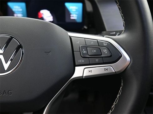 Used 2024 Volkswagen Atlas Cross Sport SE image 28