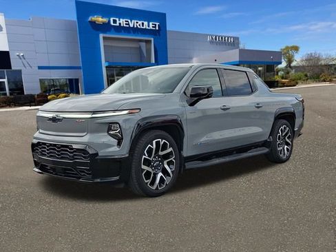 Used 2025 Chevrolet Silverado EV RST AWD/4WD image 33