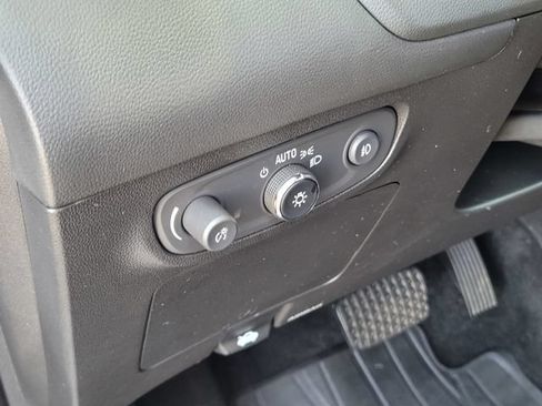 Used 2023 Buick Encore GX Essence w/ Experience Buick Package FWD image 21