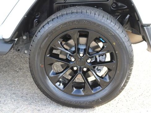 Used 2023 Jeep Wrangler Unlimited Sahara image 7