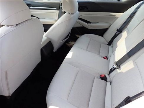 Used 2023 Nissan Altima 2.5 SV w/ SV Premium Package FWD image 8