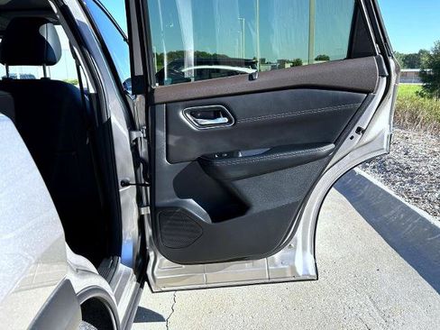 Certified 2023 Nissan Rogue Platinum w/ Platinum Premium Package AWD/4WD image 17