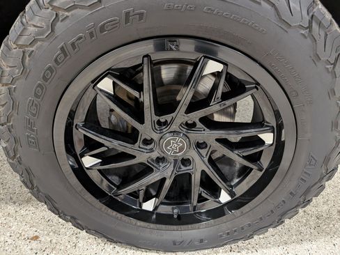 Used 2022 GMC Yukon SLT image 12