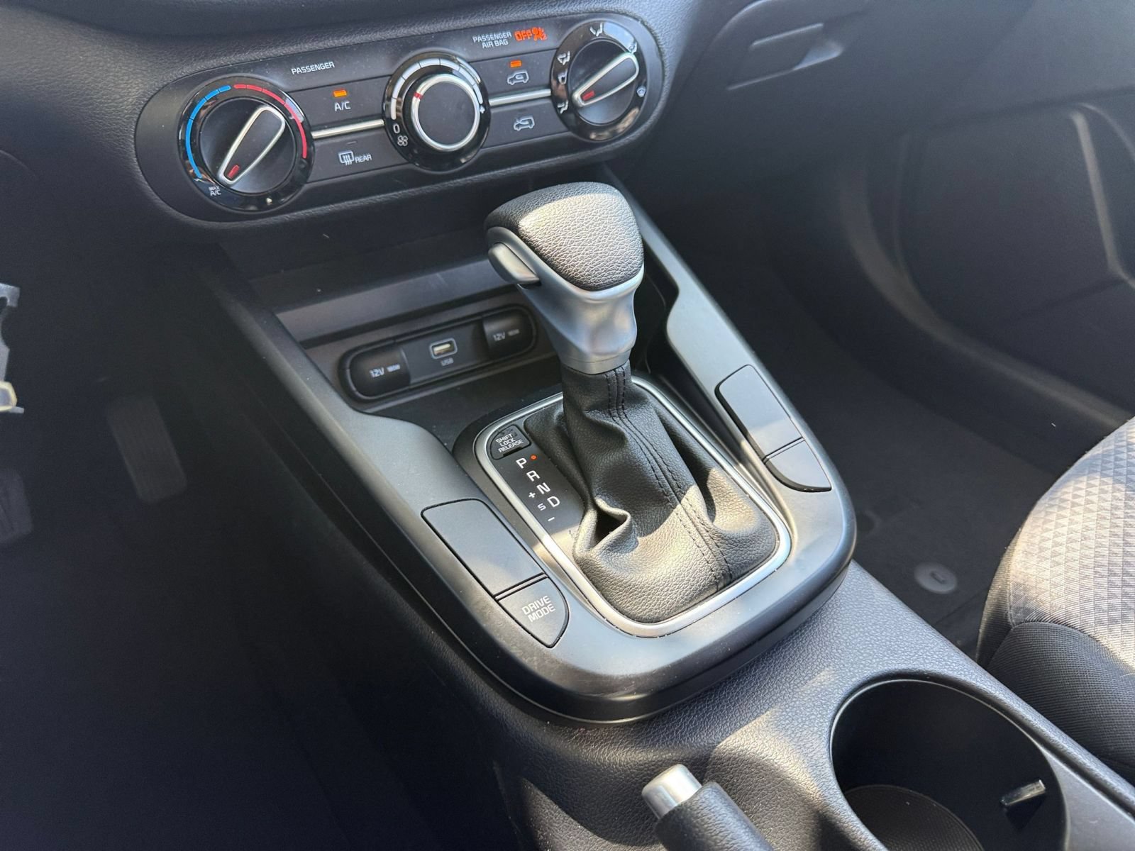 Used 2025 Kia Soul LX w/ LX Technology Package FWD image 40