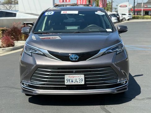 Certified 2024 Toyota Sienna Platinum image 4