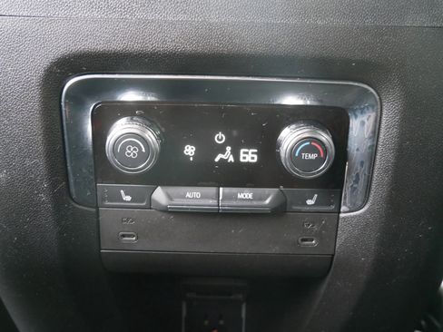 Used 2025 GMC Yukon Elevation AWD/4WD image 12