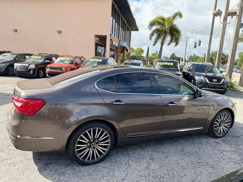 Used 2014 Kia Cadenza Premium w/ Technology Package FWD image 6