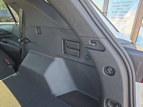 Used 2024 Chevrolet Equinox Premier AWD/4WD image 96
