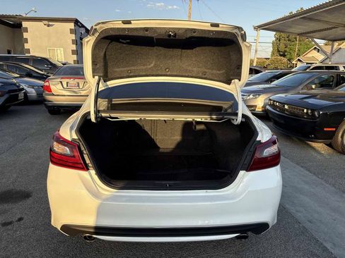 Used 2017 Nissan Altima 2.5 SR w/ Midnight Edition Package FWD image 8