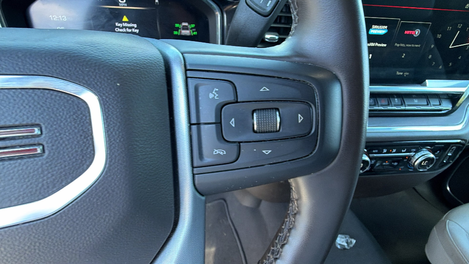 Used 2025 GMC Sierra 1500 SLT AWD/4WD image 27