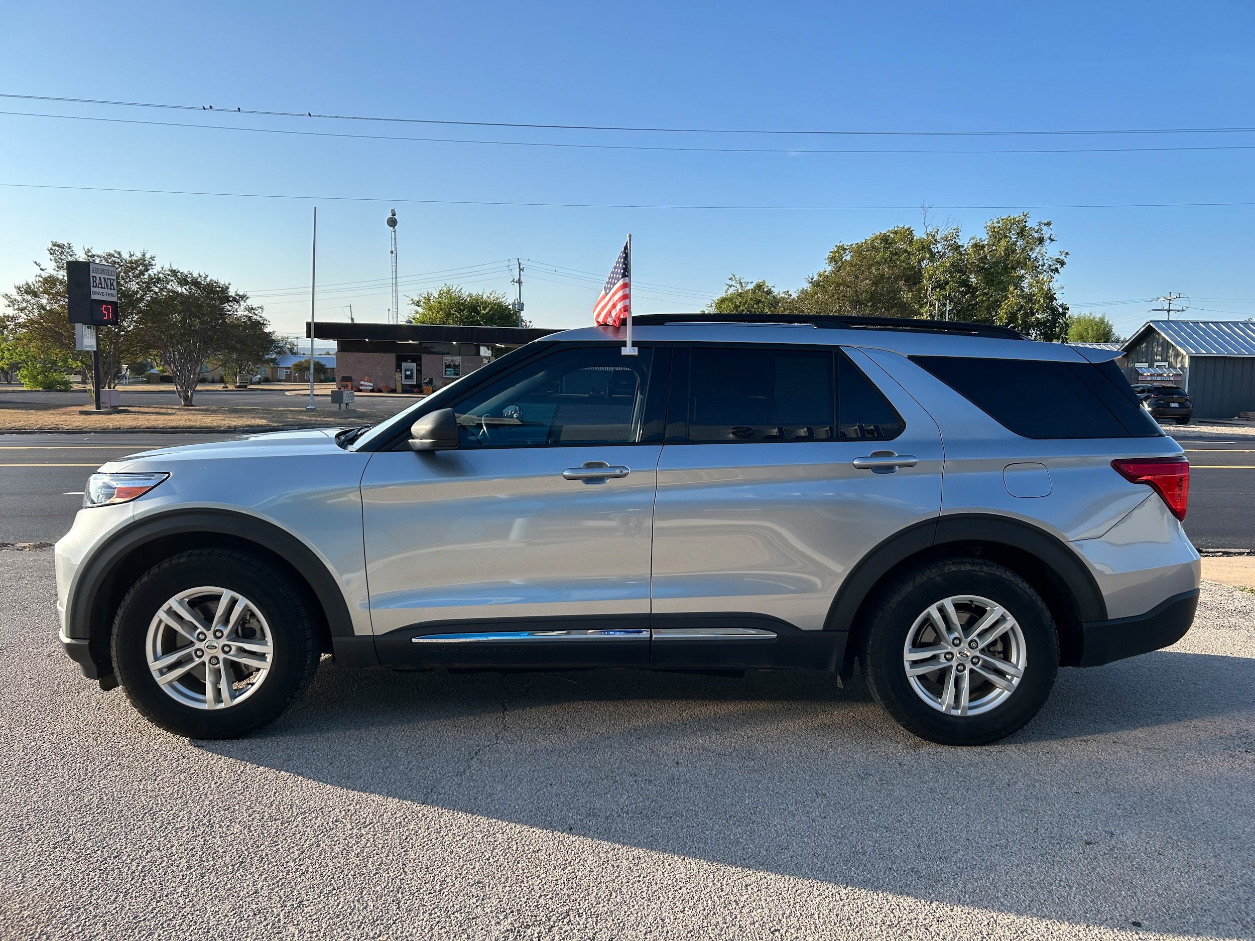 Used 2020 Ford Explorer XLT RWD image 3