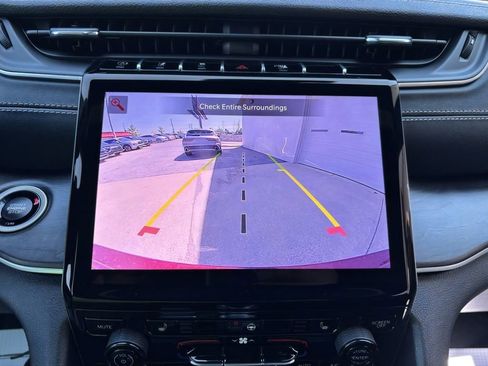 New 2025 Jeep Grand Cherokee Limited w/ Black Appearance Package AWD/4WD image 15