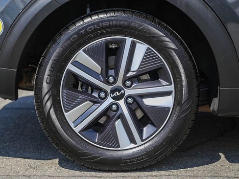 Used 2022 Kia Niro EX image 10