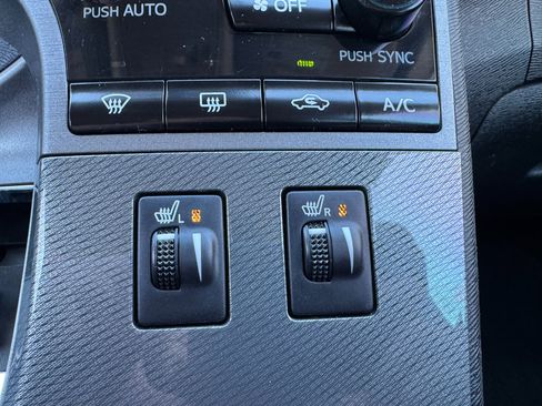 Used 2013 Toyota Venza Limited image 23