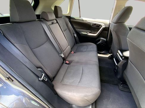 Used 2020 Toyota RAV4 LE FWD image 19